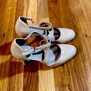 Naturalizer Tan heels - barely worn; sz 7.5